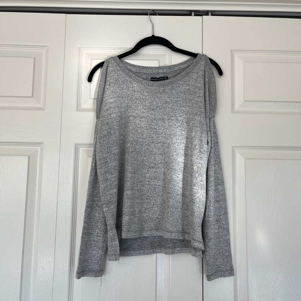 Grey Abercrombie and fitch sweater